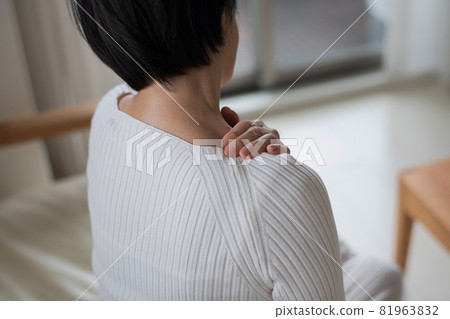 日本女性肩膀僵硬累累 81963832