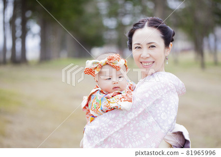 My daughter's visit to the shrine　 81965996