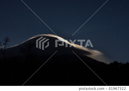 富士山 傘 雲 虹彩 夜空 星空 富士山 傘 雲 虹彩 夜空 星空 81967322