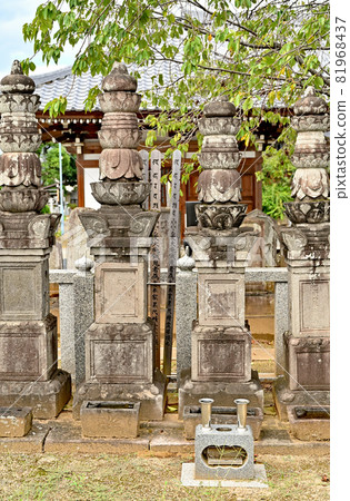 Minuma rice field walk: Shohoin Shingon Buddhist Chiyama school Hatamoto Aoki Takayori clan graveyard 81968437