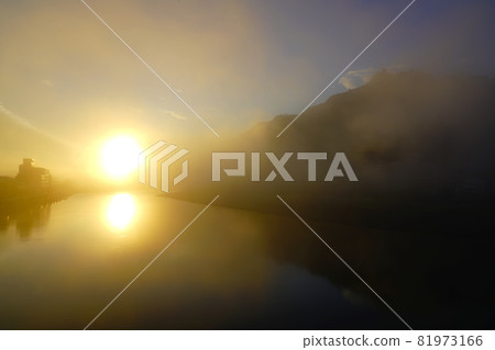 Nagara River in the morning mist in autumn Nagara River in the morning mist in autumn 81973166