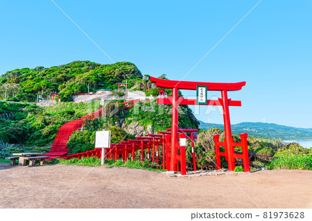Motonosumi Shrine in fine weather, Nagato City, Yamaguchi Prefecture 81973628