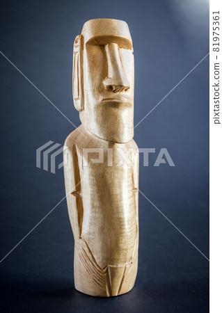 Traditional statue of a moai from Easter Island 81975361