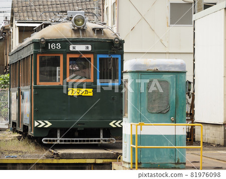 Old tram vehicle 81976098