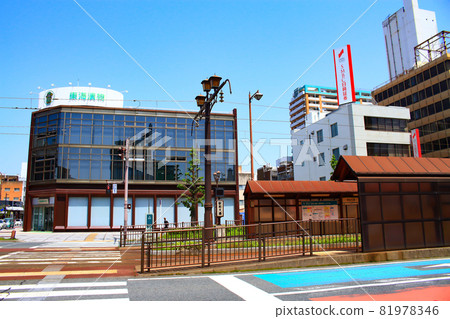 電車設施遍布市中心的豐橋市風光 81978346