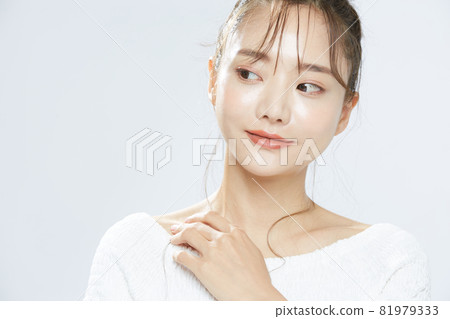 年輕女子美麗自然 年輕女子美麗自然 81979333