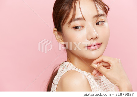 Beauty portrait of a young woman in a dress on a pink background 81979887