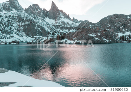 Minaret lake 81980680