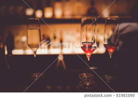 Wine placed on the bar counter 81981090