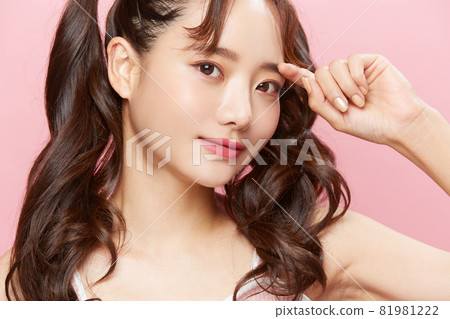 Young woman Korean makeup beauty Young woman Korean makeup beauty 81981222