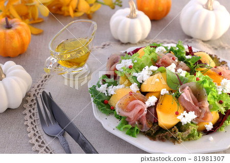 Autumn salad of persimmon and ham Autumn salad Autumn salad of persimmon and ham Autumn salad 81981307