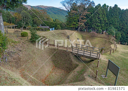 Historic Site Yamanaka Castle Ruins Honmaru Moat and Tower 81981571