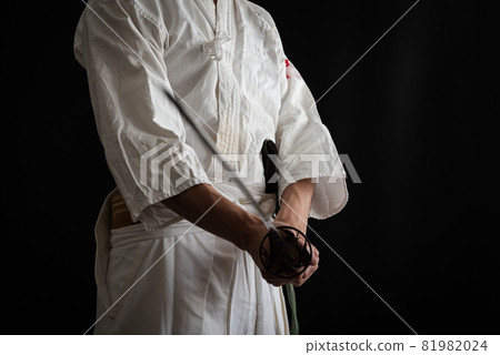 A person holding a Japanese sword 81982024