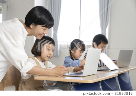 電腦教室 ICT教育 小學生（低年級） 圖片拍攝合作：中央工業大學附屬日語學校 81983812