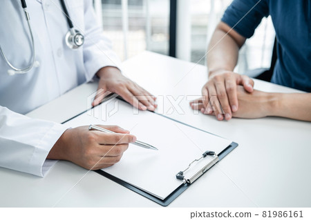 Doctor is explaining the symptoms to the patient at medical clinic Doctor is explaining the symptoms to the patient at medical clinic 81986161