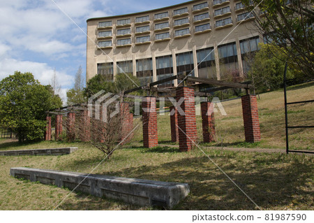 面向平谷川步行道的平谷池畔三田市櫸木台5丁目酒店 81987590