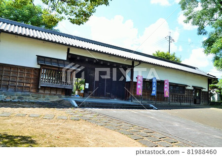 舊五條代官事務所長屋門 81988460