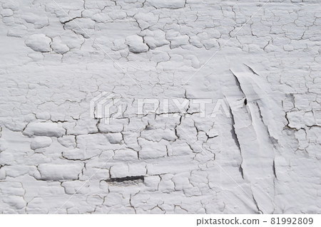 Cracked white paint Cracked white paint 81992809