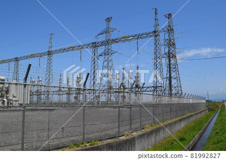 戶外變電站設備及輸電塔 戶外變電站設備及輸電塔 81992827