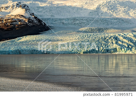 Fjallsarlon glacier lagoon, Iceland Fjallsarlon glacier lagoon, Iceland 81995971