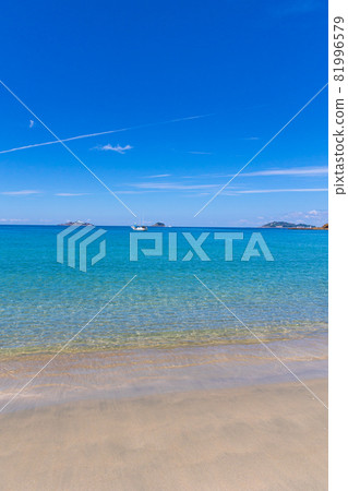 Takahama beach in the clear sea of Nagasaki 81996579