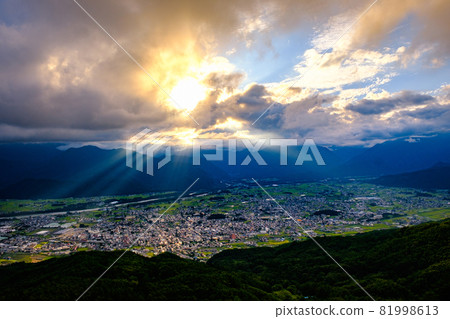 Omachi City / Evening View (from Takagariyama) Omachi City / Evening View (from Takagariyama) 81998613
