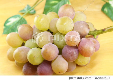 8月是上一串國產葡萄龍寶的季節 82000697