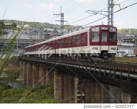 穿越大和川的近鐵生駒線 穿越大和川的近鐵生駒線 82001557