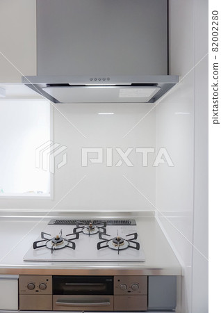 Kitchen range hood and built-in gas stove [after kitchen remodeling] 82002280