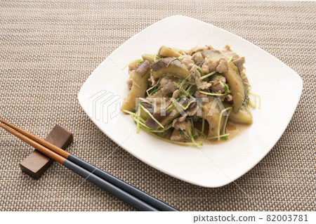 炒茄子、豬肉和豆芽 82003781