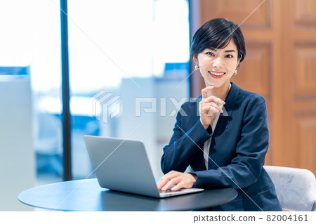 辦公室女商人拍攝合作：WEEK Shibadaimon（Sun Frontier Fudousan） 82004161