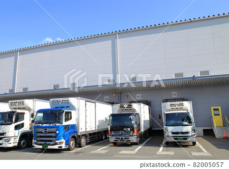 Logistics center truck Tokyo 82005057