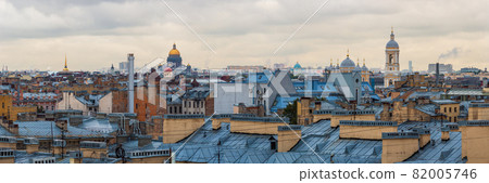 Beautiful panorama with a top view of the historic city center of St. Petersburg. 82005746