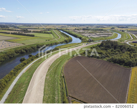 農用地和河床（鳥瞰圖） 82006052