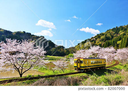 千葉縣春藍天與伊澄鐵道 82007000