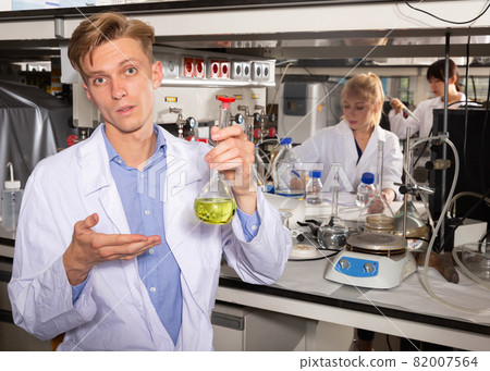 Student working with reagent 82007564