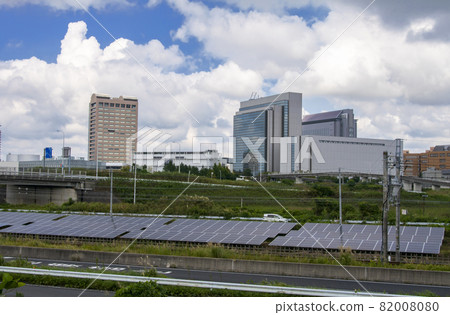 從北總花岡公園看千葉新城地區的太陽能電池板和摩天大樓 82008080