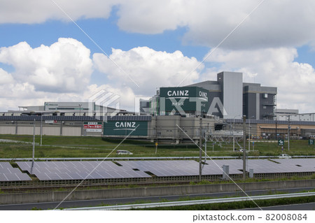 從北總花岡公園看千葉新城地區的太陽能電池板和商業設施 82008084