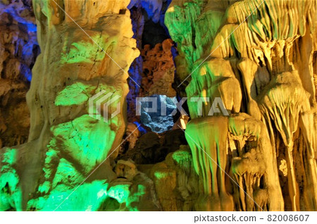 光明的洞穴 82008607