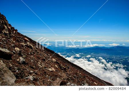 富士山、藍天和雲彩 富士山、藍天和雲彩 82009484