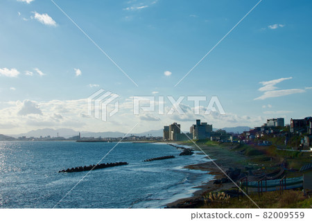 宜人的藍色在大海和天空中蔓延 宜人的藍色在大海和天空中蔓延 82009559