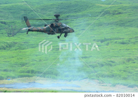 自衛隊戰鬥直升機（AH-64D富士火力演習靜岡縣） 82010014