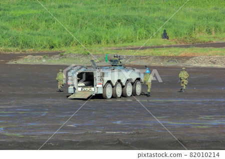 Self-Defense Forces Armored Vehicle Transport of Soldiers (Type 96 Armored Personnel Fuji Comprehensive Thermal Power Exercise, Shizuoka Prefecture) Self-Defense Forces Armored Vehicle Transport of Soldiers (Type 96 Armored Personnel Fuji Comprehensive Thermal Power Exercise, Shizuoka Prefecture) 82010214