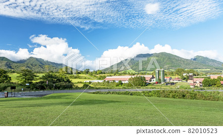 Hiruzen Plateau early summer, fresh green cycling image Hiruzen Plateau early summer, fresh green cycling image 82010523