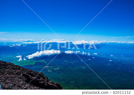 富士山山頂的雲和地平線 富士山山頂的雲和地平線 82011132