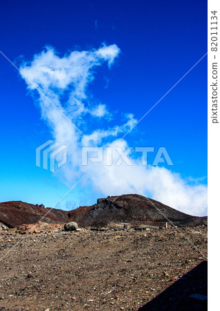 升起的雲層和富士山的山頂 升起的雲層和富士山的山頂 82011134