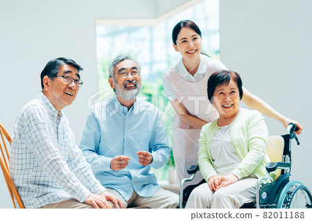Seniors gathering in a nursing home 82011188