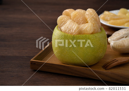 Pomelo Mid-Autumn Festival wood wooden background pomelo Mid-Autumn Festival ユズ ゆず 82011531