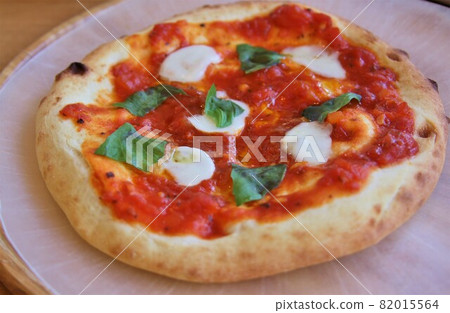 Margherita pizza Margherita pizza 82015564
