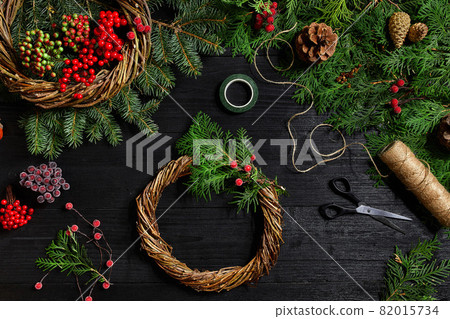 Easy Festive Wreaths To Make From Garden Materials, 58% OFF